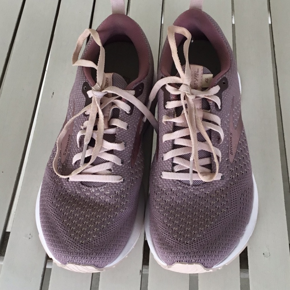 Brooks Revel 4 running shoes in Lavender